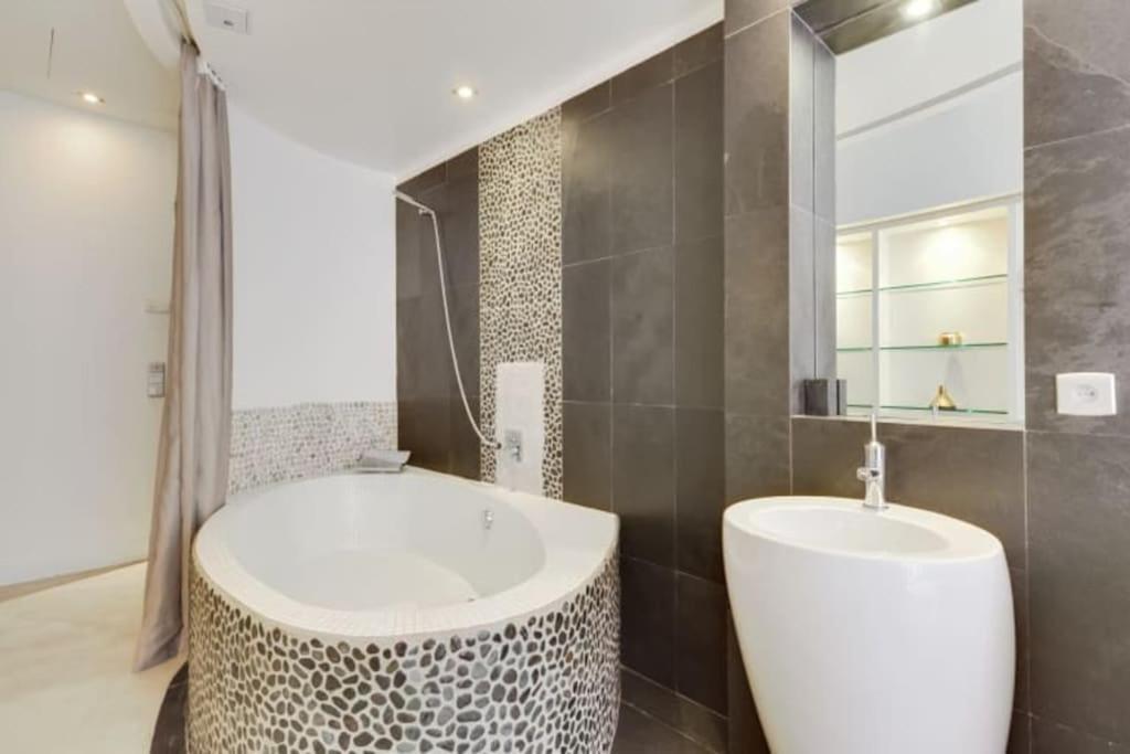 Magnifique Appartement Parisien - Marais Exterior photo